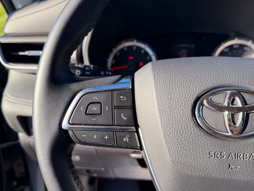 Used 2021 Toyota Highlander LE AWD/4WD image 30