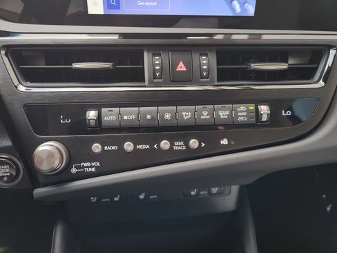 Used 2025 Lexus ES 350 w/ Premium Package image 18