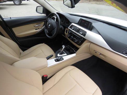 Used 2018 BMW 320i xDrive Sedan AWD/4WD image 14