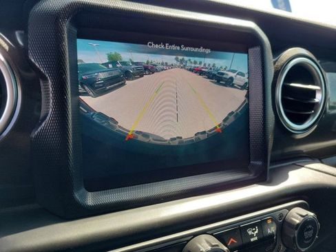 Used 2021 Jeep Wrangler Unlimited Sahara image 28