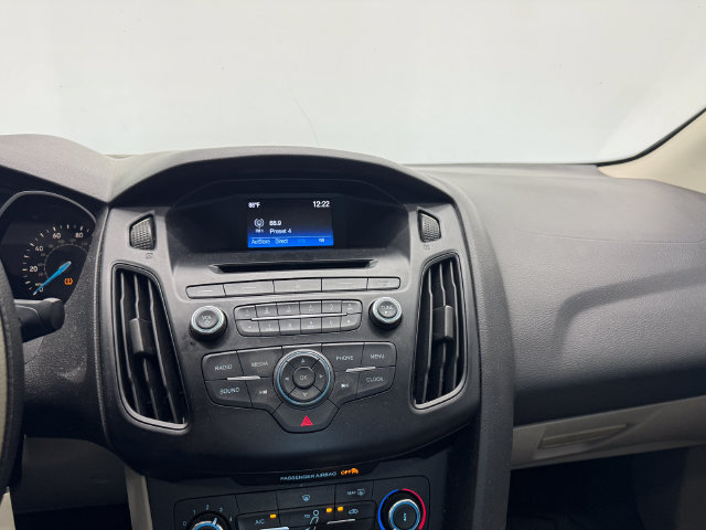 Used 2015 Ford Focus SE FWD image 4