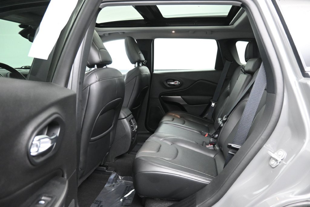 Used 2021 Jeep Cherokee Latitude Lux w/ Sun & Sound Group AWD/4WD image 28