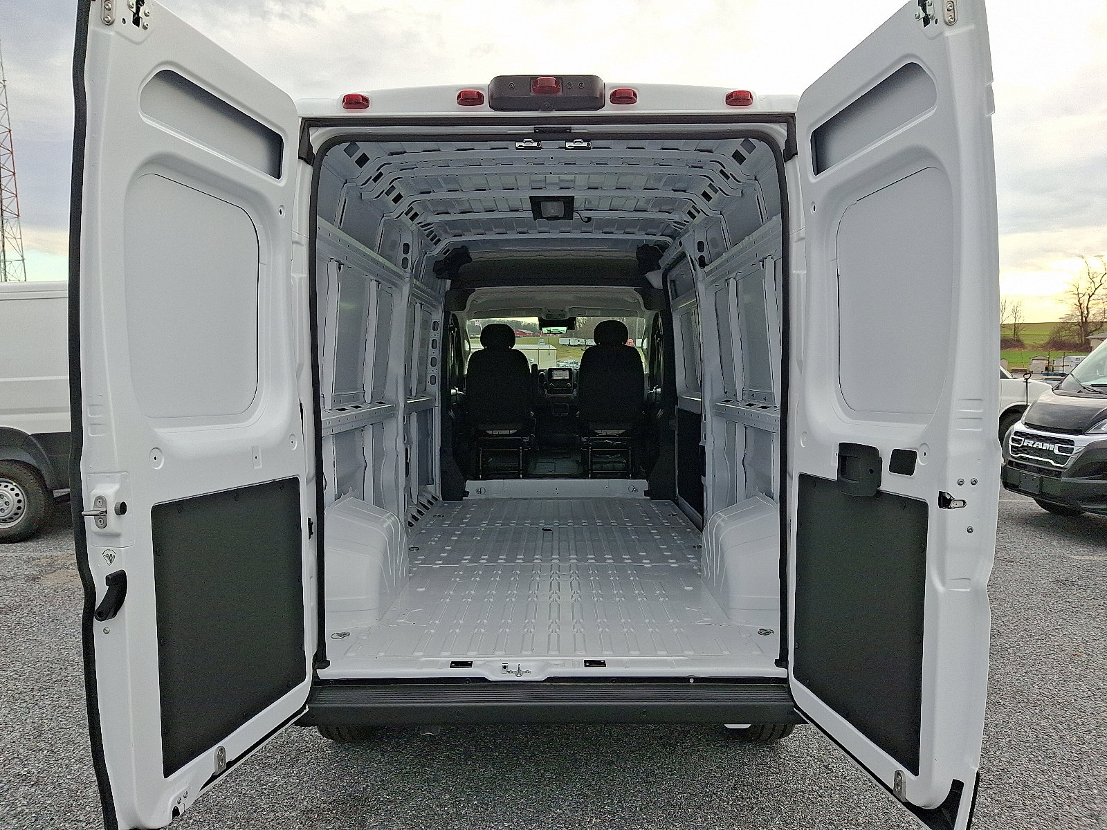 Used 2024 RAM ProMaster 2500 w/ Safety Group FWD image 5