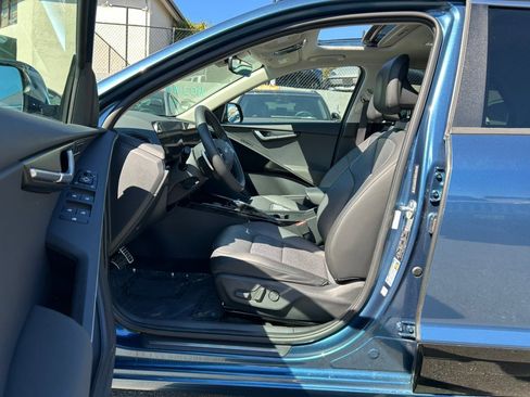 Used 2023 Kia Niro Wave image 11