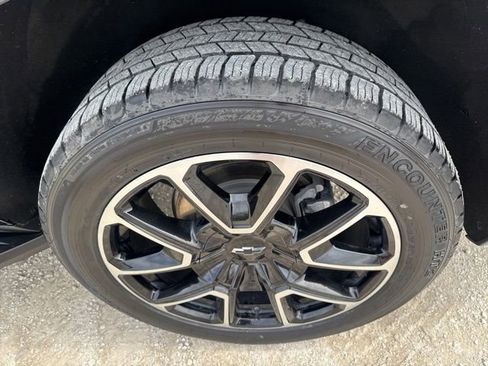 Used 2023 Chevrolet Suburban RST w/ Luxury Package image 32