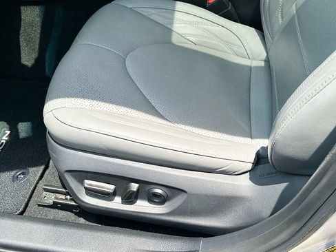 Used 2019 Toyota Avalon Limited w/ Advanced Safety Package FWD image 9