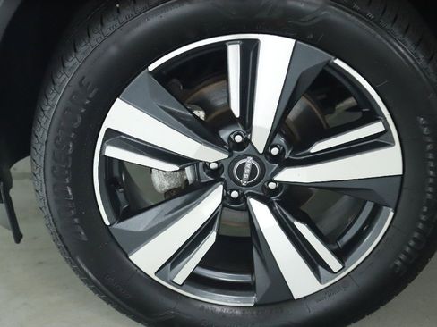 Certified 2024 Nissan Rogue SL image 38