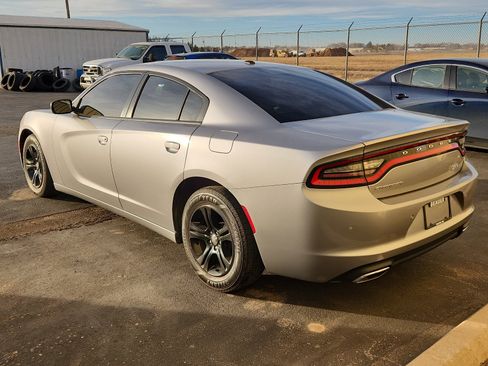 Used 2017 Dodge Charger SE w/ Popular Equipment Group image 4