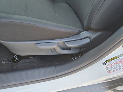 New 2025 Nissan Kicks Play S image 30