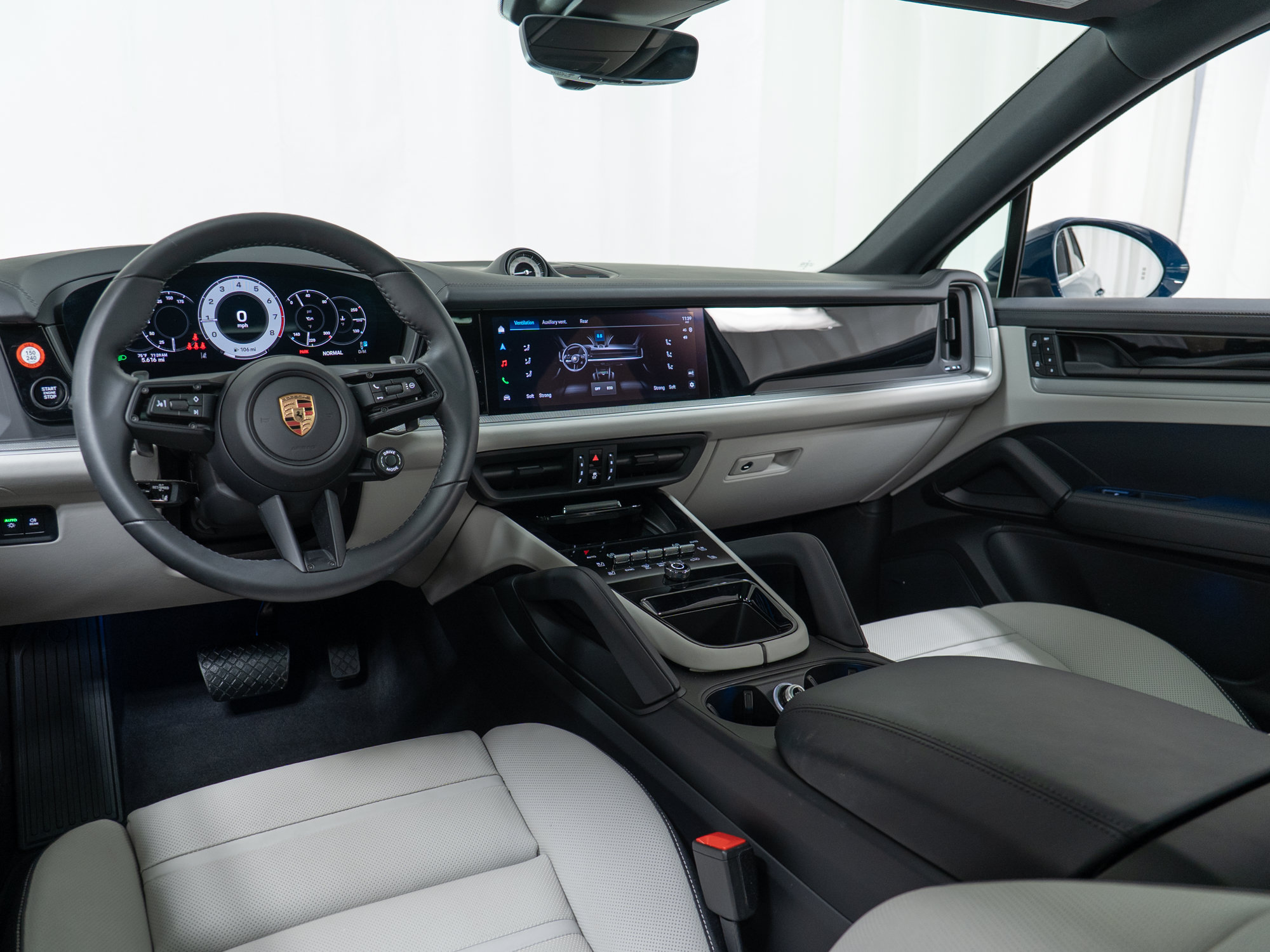 Certified 2026 Porsche Cayenne Coupe AWD/4WD image 22