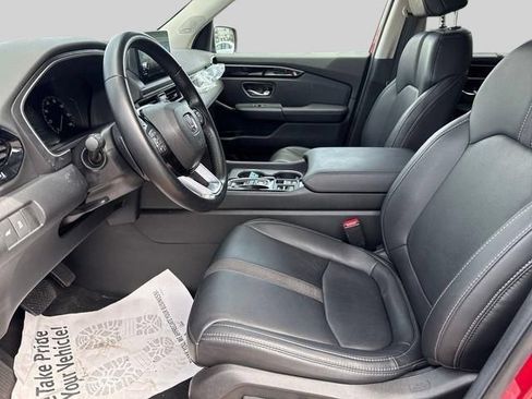 Certified 2025 Honda Pilot Touring image 6