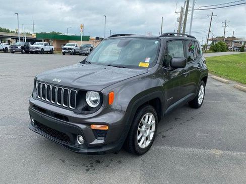 Used 2020 Jeep Renegade Latitude FWD image 3