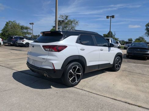 Used 2022 Chevrolet TrailBlazer RS w/ Sun and Liftgate Package FWD image 4