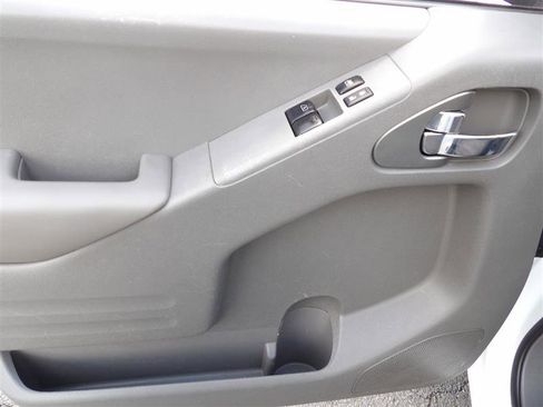 Used 2020 Nissan Frontier S image 11