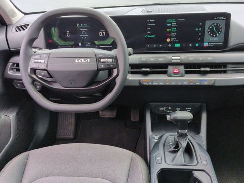 Used 2025 Kia K4 FWD image 29