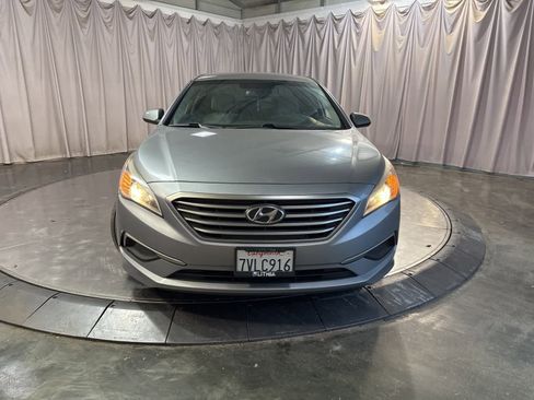 Used 2017 Hyundai Sonata SE image 2