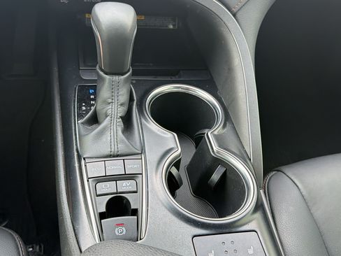 Used 2019 Toyota Camry XLE FWD image 17