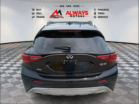 Used 2017 INFINITI QX30 AWD image 2
