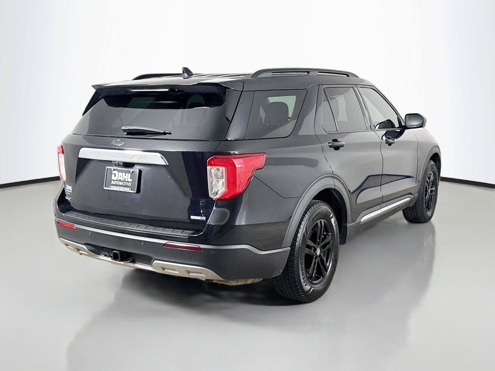 Used 2020 Ford Explorer XLT w/ Equipment Group 202A AWD/4WD image 13