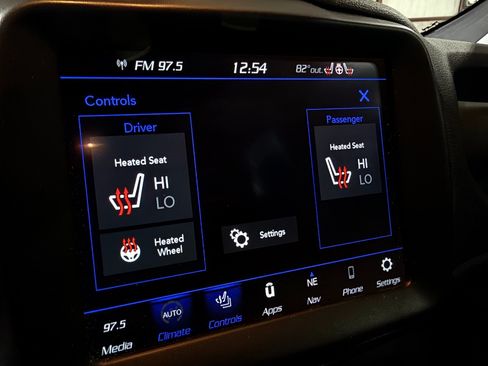 Used 2018 Jeep Renegade Limited w/ UConnect 8.4 Nav Group FWD image 32