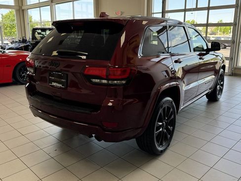 Used 2018 Jeep Grand Cherokee Altitude AWD/4WD image 8