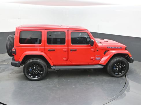 Used 2022 Jeep Wrangler Unlimited Sahara w/ Cold Weather Group AWD/4WD image 39