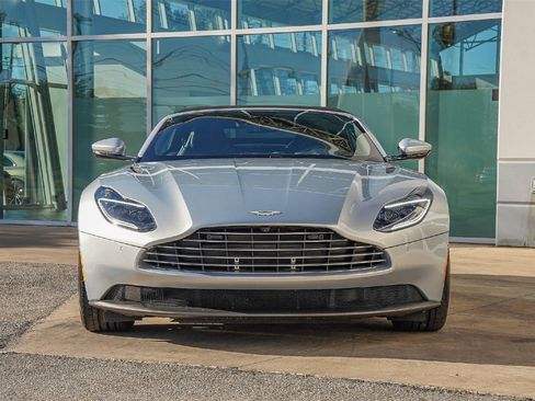Used 2020 Aston Martin DB11 Volante image 16