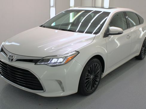 Used 2016 Toyota Avalon Touring image 4