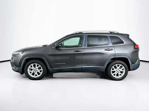 Used 2018 Jeep Cherokee Latitude Plus w/ Trailer Tow Group FWD image 4