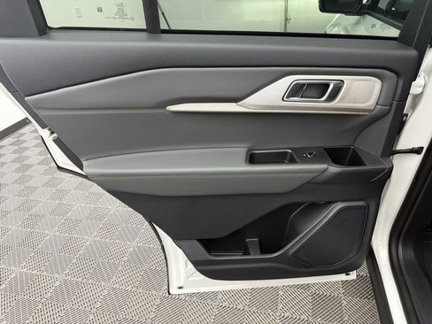 New 2025 Ford Explorer Active w/ Active Comfort Package image 32