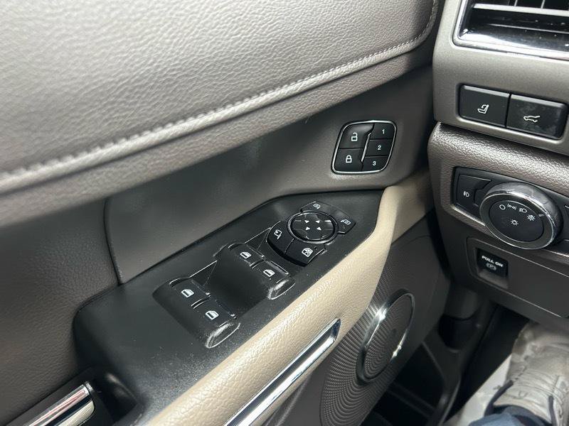 Used 2020 Ford Expedition XLT w/ Equipment Group 202A AWD/4WD image 17