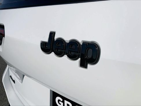 Used 2025 Jeep Grand Cherokee L Limited image 31