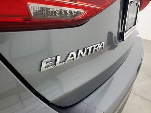 Used 2018 Hyundai Elantra Sport image 9