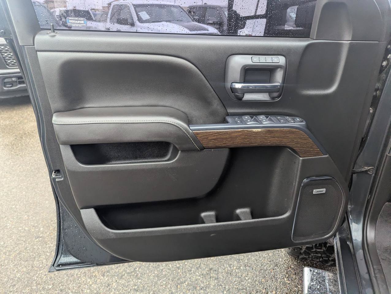 Used 2017 GMC Sierra 2500 Denali w/ Duramax Plus Package AWD/4WD image 9