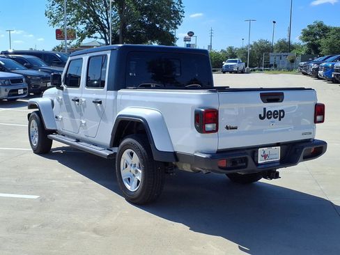 Used 2021 Jeep Gladiator Sport AWD/4WD image 2