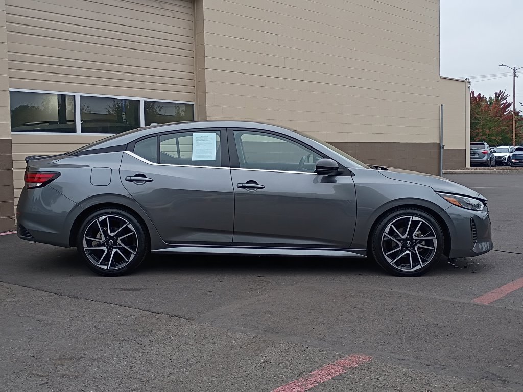 Used 2025 Nissan Sentra SR FWD image 3