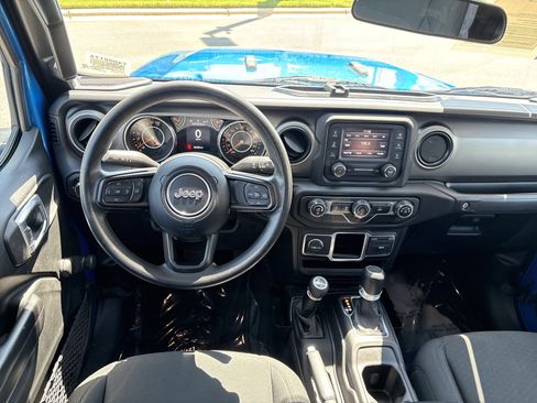 Used 2021 Jeep Gladiator Sport AWD/4WD image 19