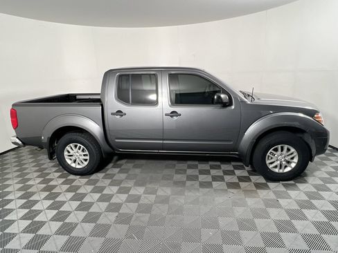 Used 2021 Nissan Frontier SV AWD/4WD image 2
