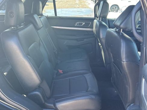 Used 2018 Ford Explorer XLT w/ Equipment Group 202A image 11