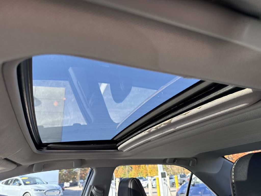 Used 2014 Toyota Camry SE w/ Leather Package FWD image 22