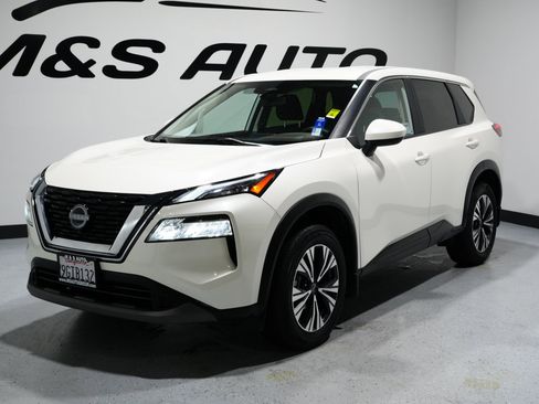 Used 2023 Nissan Rogue SV image 3