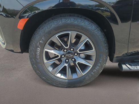 Used 2023 Chevrolet Tahoe Z71 w/ Z71 Off-Road Package AWD/4WD image 10