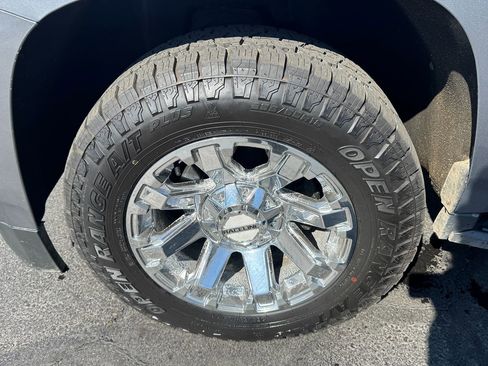 Used 2019 Chevrolet Suburban LT AWD/4WD image 33