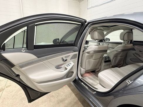 Used 2017 Mercedes-Benz S 550 4MATIC Sedan image 31