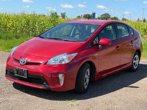 Used 2014 Toyota Prius Three image 2