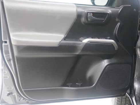 Used 2021 Toyota Tacoma SR5 RWD image 15