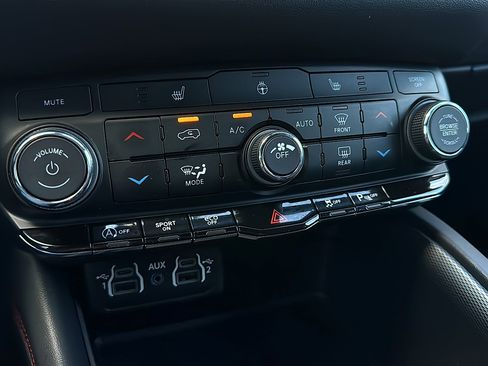 Used 2025 Dodge Durango GT AWD/4WD image 18