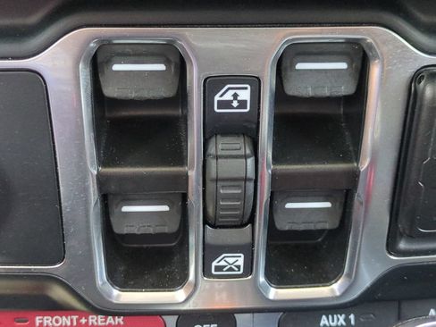Used 2024 Jeep Wrangler Unlimited Rubicon 4xe AWD/4WD image 24