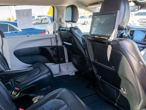 Used 2018 Chrysler Pacifica Touring-L Plus w/ Advanced Safetytec Group image 22