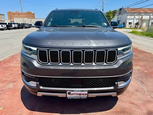 Used 2024 Jeep Wagoneer Series II w/ Flexible Seating Group RWD image 2